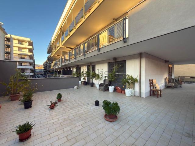 Appartamento in affitto di 118 m² in Via Caduti sul Lavoro, 34