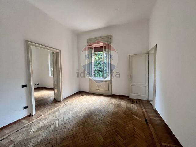 Appartamento in affitto di 118 m² in Via Cisterna del Follo, 1