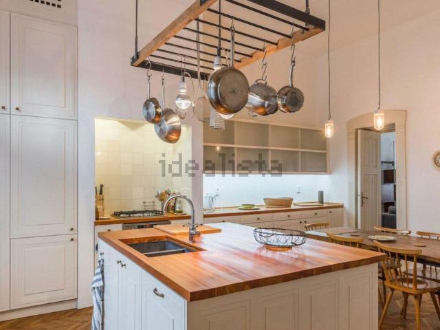 Appartamento in affitto di 118 m² in Via Alessandro Manzoni