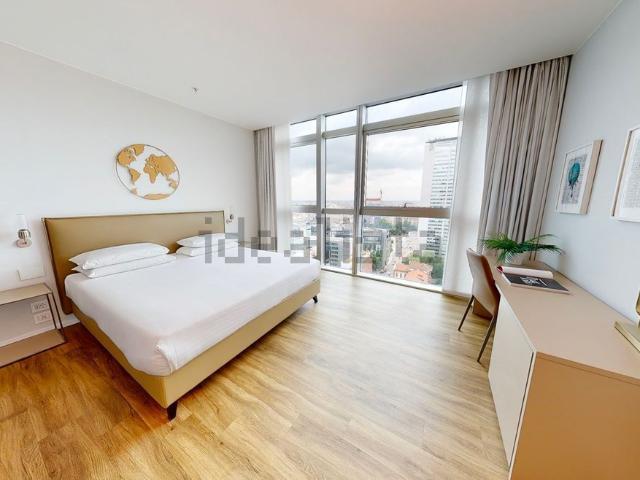 Appartamento in affitto di 118 m² in Via Alfredo Campanini, 12