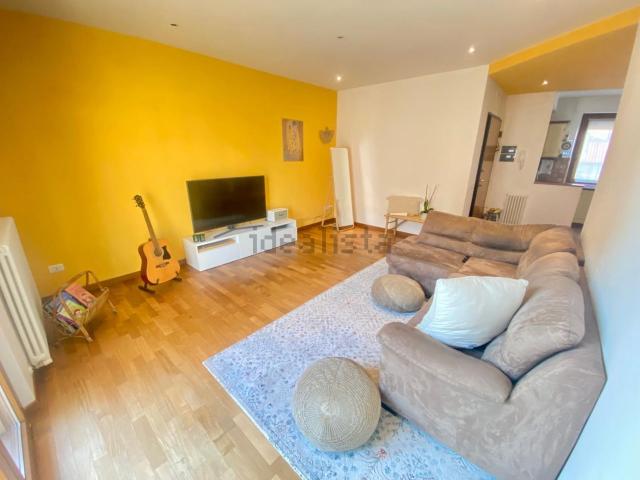 Appartamento in affitto di 118 m² in Via Don Enzo Rampolla