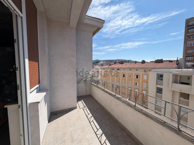 Appartamento in affitto di 118 m² in Via del Coroneo, 10