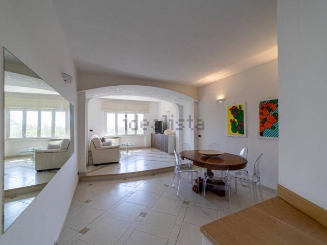 Appartamento in affitto di 118 m² in Via della Costa