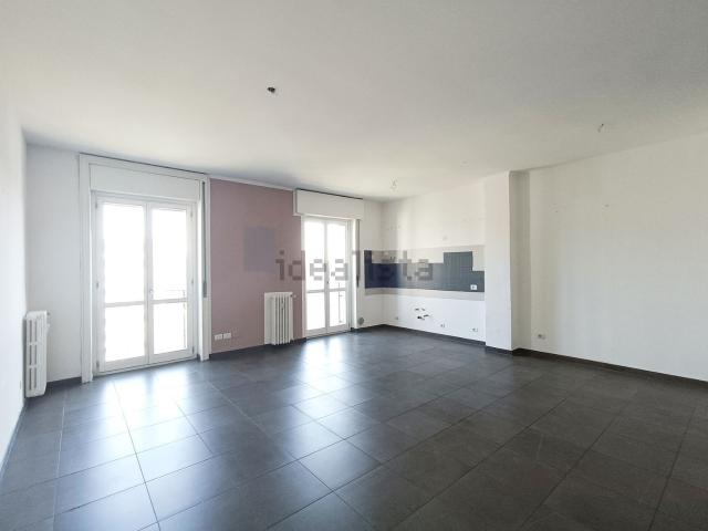 Appartamento in affitto di 118 m² in Via Fratelli Bandiera, 9