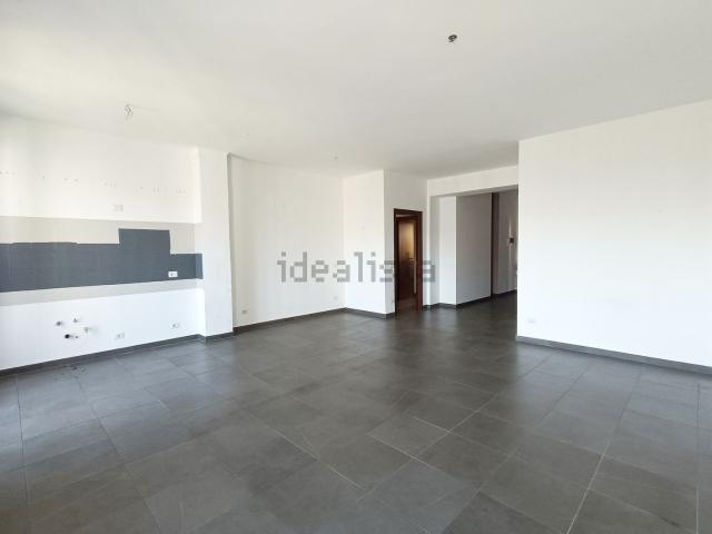 Appartamento in affitto di 118 m² in Via Fratelli Bandiera, 9