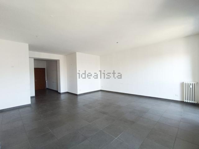 Appartamento in affitto di 118 m² in Via Fratelli Bandiera, 9