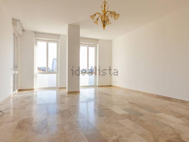 Appartamento in affitto di 118 m² in Via Medici da Seregno, 28
