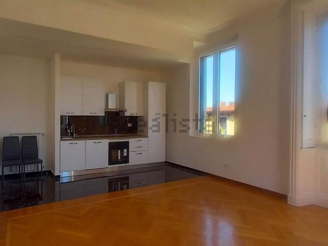 Appartamento in affitto di 118 m² in Via Spartaco, 38