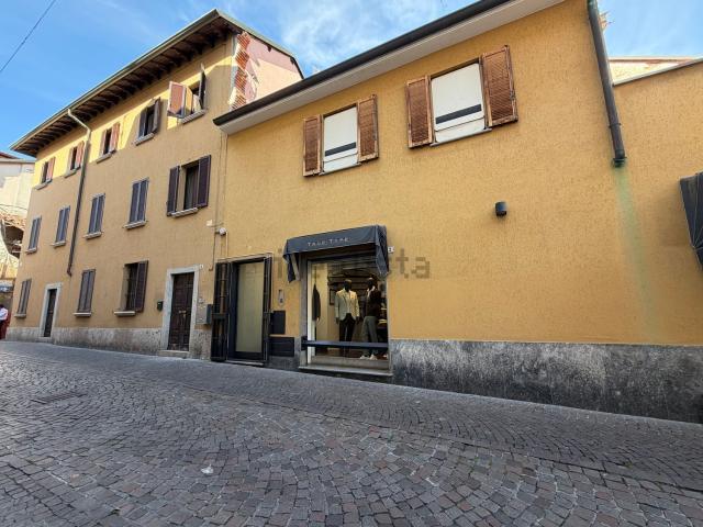 Appartamento in affitto di 118 m² in Via Pierino Colombo, 4