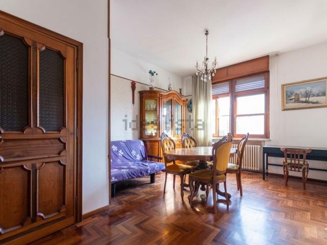 Appartamento in affitto di 119 m² in Via Giacomo Leopardi
