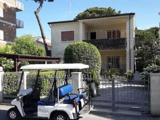 Appartamento in affitto di 120 m² in Traversa X Pineta, 22