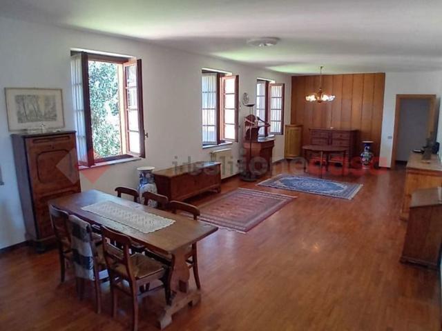 Appartamento in affitto di 120 m² in Via Costa S.lorenzo, 5
