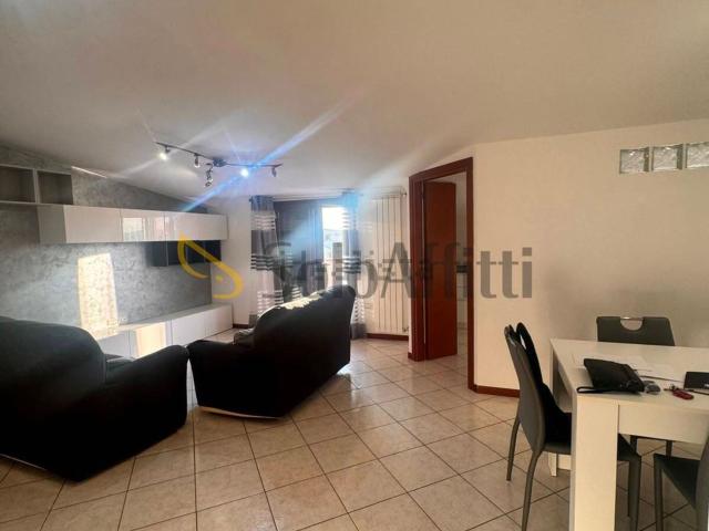 Appartamento in affitto di 120 m² in Via Celestino V