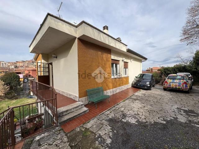 Appartamento in affitto di 120 m² in Via A. Serranti, 37