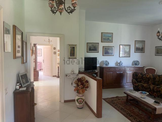 Appartamento in affitto di 120 m² in Via Achille Grandi