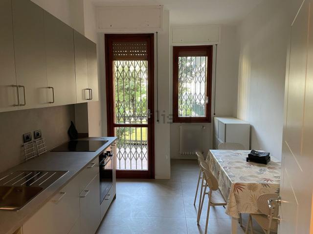 Appartamento in affitto di 120 m² in Via Alessandro D&apos Ancona