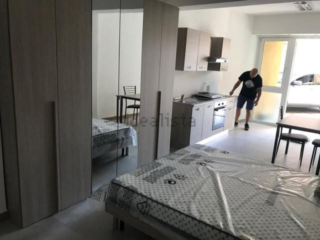 Appartamento in affitto di 120 m² in Via Alessandro Menganti, 8