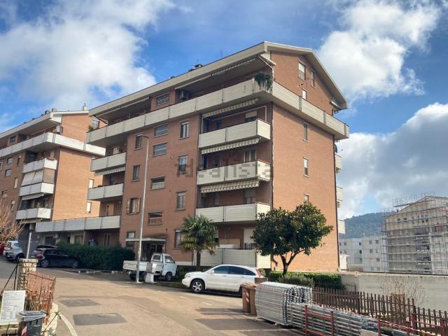 Appartamento in affitto di 120 m² in Via G. Deledda, 12