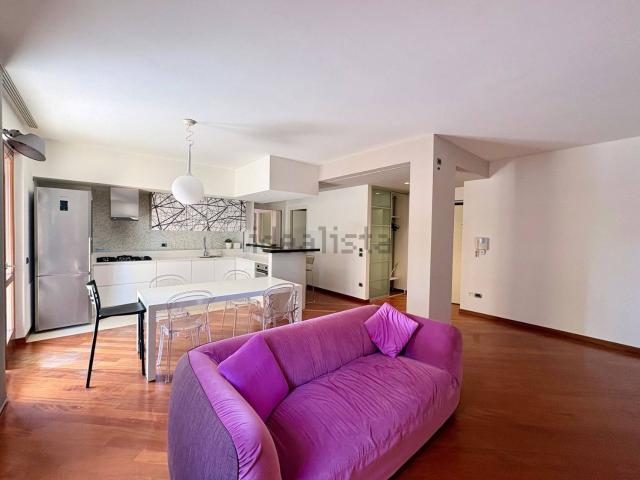 Appartamento in affitto di 120 m² in Via Giuseppe Parini, 1
