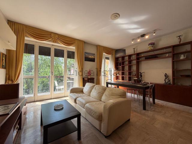 Appartamento in affitto di 120 m² in Via Giambellino