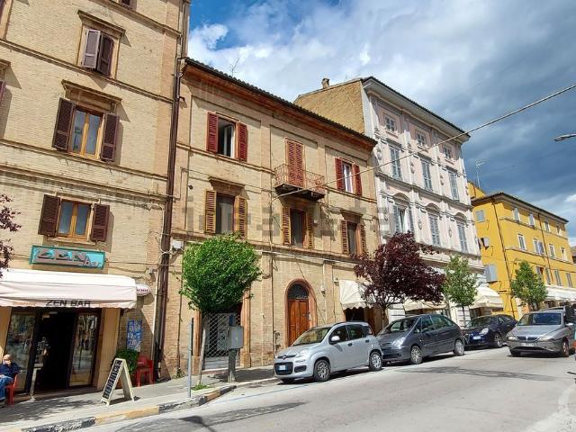 Appartamento in affitto di 120 m² in Via Giosuè Carducci, 15