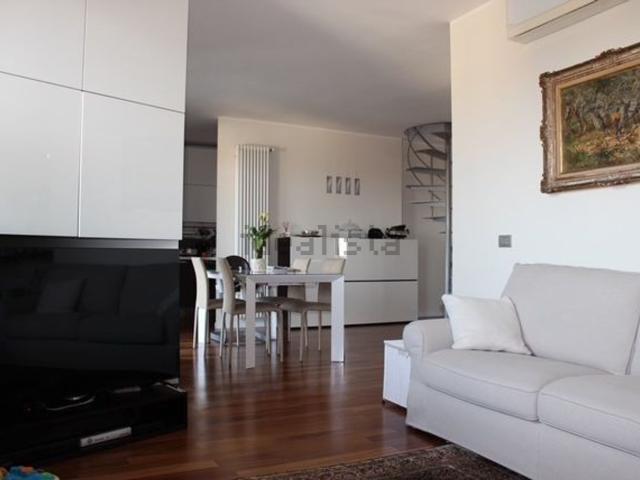 Appartamento in affitto di 120 m² in Via Giovanni Battista Rasario