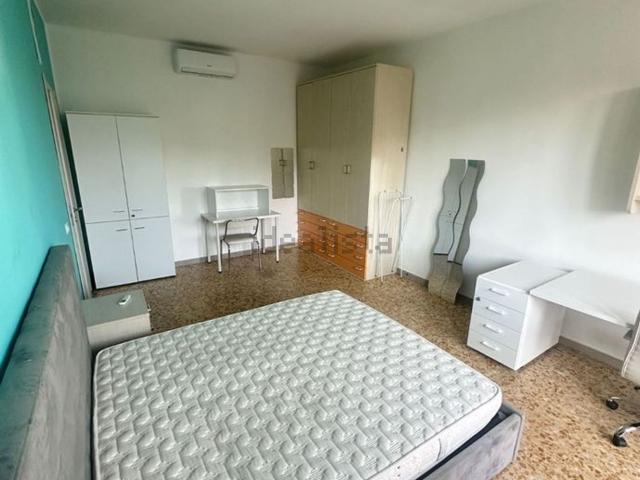 Appartamento in affitto di 120 m² in Via Guglielmo Röntgen, 19