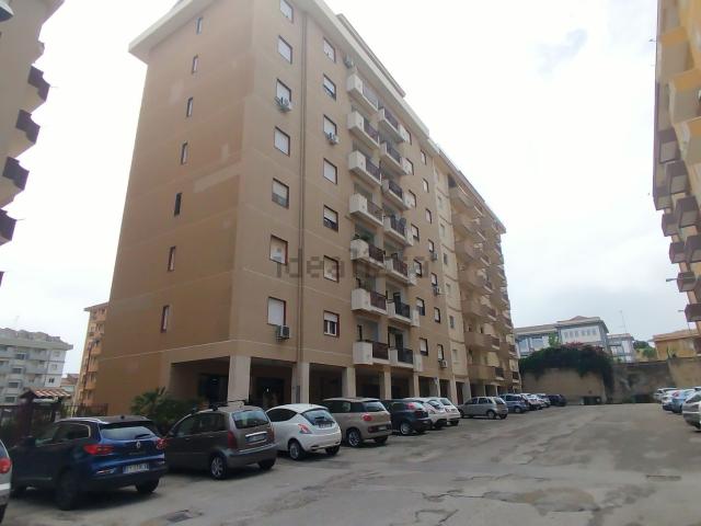 Appartamento in affitto di 120 m² in Via Guido Faletra