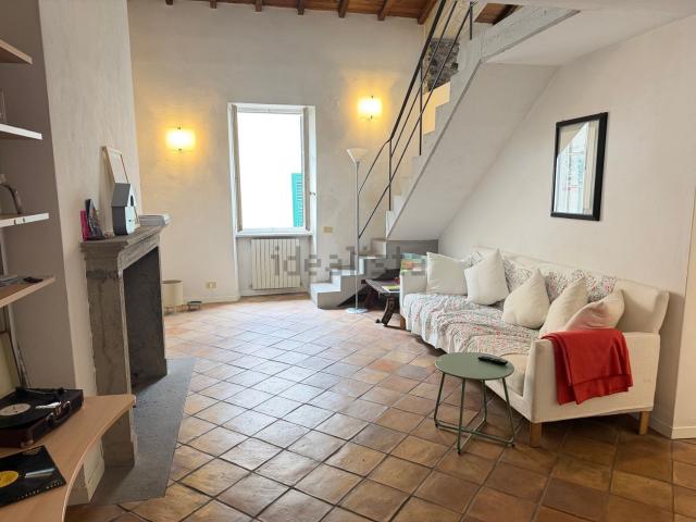 Appartamento in affitto di 120 m² in Via Domenico Fiasella