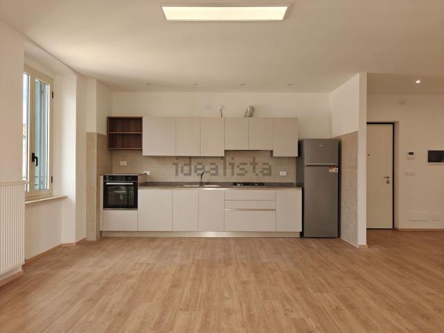 Appartamento in affitto di 120 m² in Via della Cernaia, 67