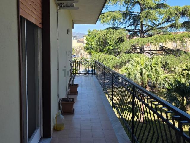 Appartamento in affitto di 120 m² in Via di Circumvallazione