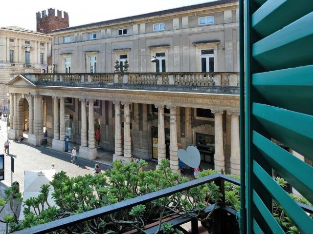 Appartamento in affitto di 120 m² in Via Dietro Listone