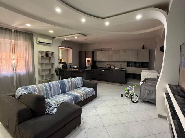 Appartamento in affitto di 120 m² in Via Enrico de Nicola