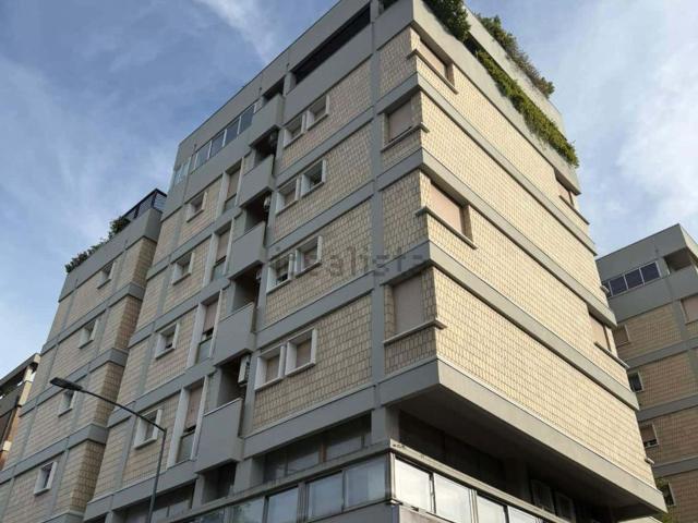 Appartamento in affitto di 120 m² in Via Ermete Zacconi, 16