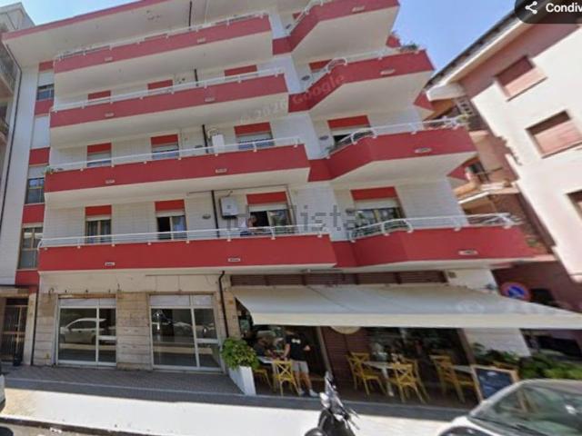 Appartamento in affitto di 120 m² in Via Fernando Francesco d&apos Avalos, 66