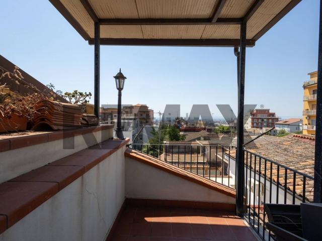 Appartamento in affitto di 120 m² in Via Francesca Corso, 51
