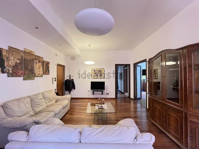 Appartamento in affitto di 120 m² in Via Imperatore Federico, 14