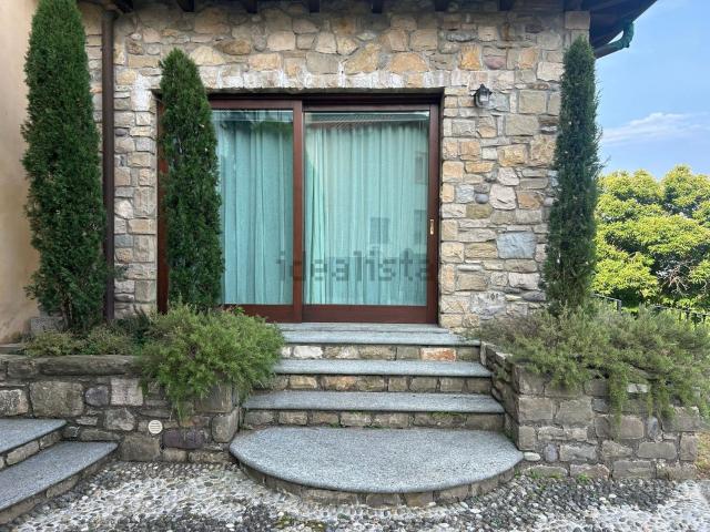Appartamento in affitto di 120 m² in Via IV Novembre, 4