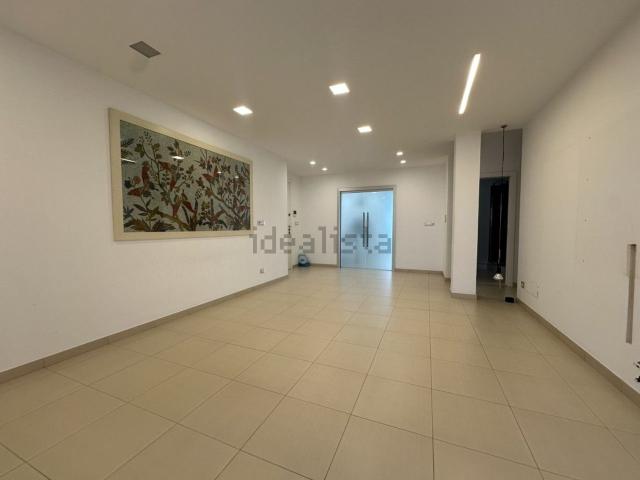 Appartamento in affitto di 120 m² in Via Lombardia, 6