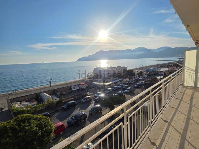 Appartamento in affitto di 120 m² in Via Leucosia