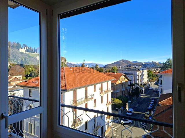 Appartamento in affitto di 120 m² in Via Martiri della Libertà