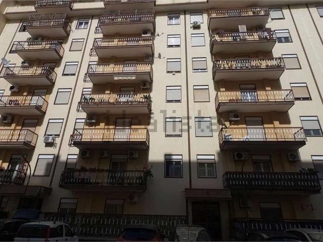 Appartamento in affitto di 120 m² in Via Michele Titone, 18