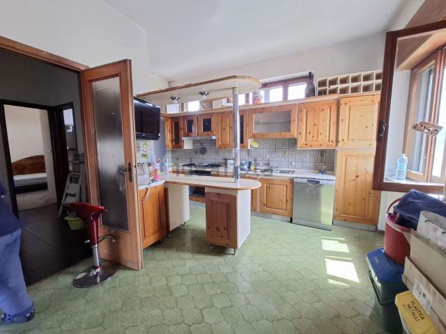 Appartamento in affitto di 120 m² in Via San t. D&apos  Aquino, 4