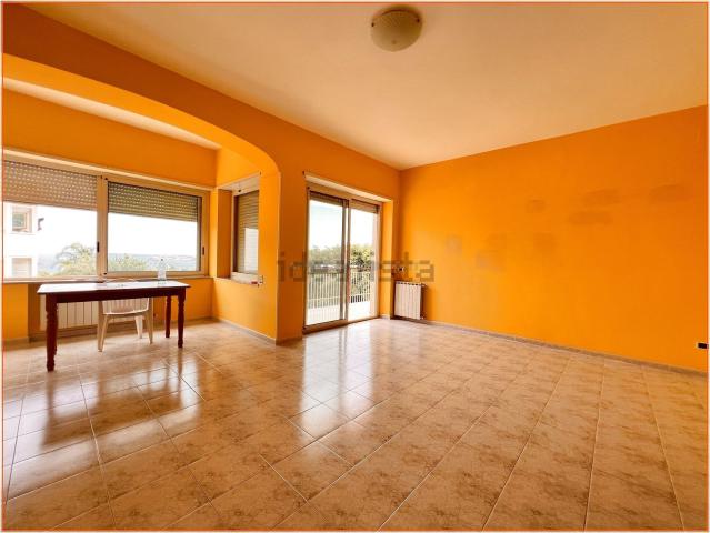 Appartamento in affitto di 120 m² in Via Santa Maria la Noce