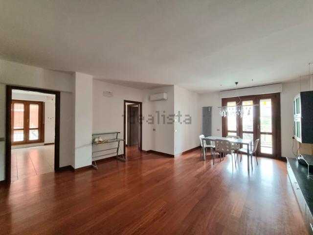 Appartamento in affitto di 120 m² in Via Privata Liguria, 48