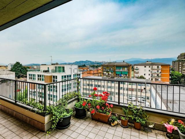 Appartamento in affitto di 120 m² in Via Roggia Guidana, 1