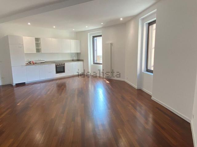 Appartamento in affitto di 120 m² in Via Raffaele Merelli, 2