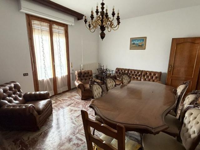 Appartamento in affitto di 120 m² in Via Taddeino Taddeini