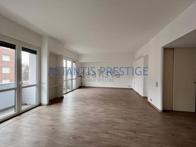Appartamento in affitto di 120 m² in Via Vincenzo Monti, 75