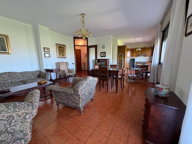 Appartamento in affitto di 120 m² in Viale Veneto, 14